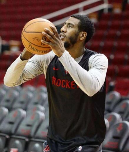 如何打破詹姆斯连续上双记录？杜兰特连续打满大约12个赛季（谁能终结詹姆斯连场得分上双纪录？杜兰特若连续满勤约12个赛季能否改写历史）