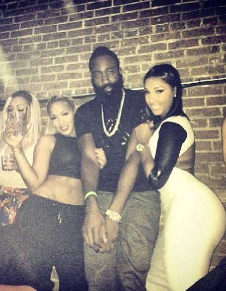 米兰14轮意甲被判5点球，与乌迪内斯并列最多（意甲14轮战罢，米兰获判5次点球，与乌迪内斯并列第一）