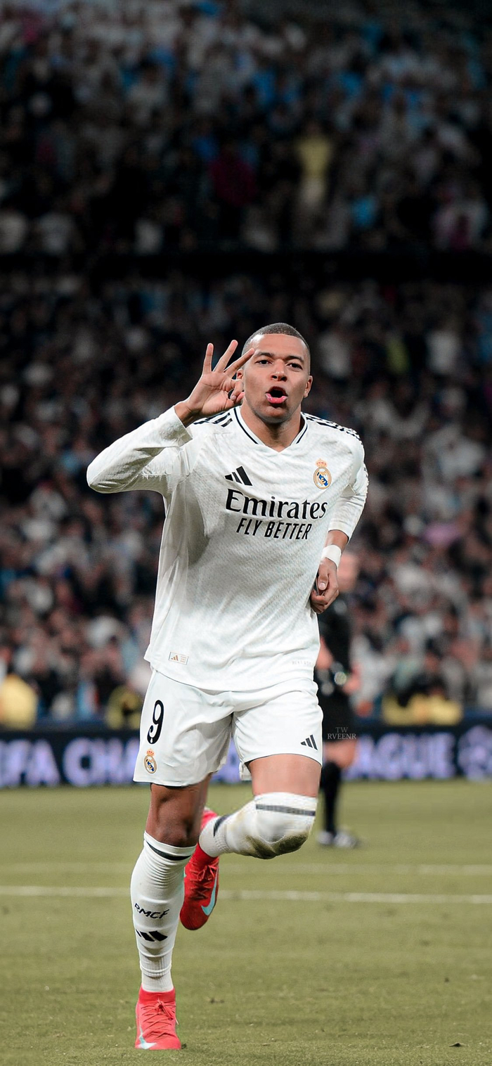 皇马又开始发疯了是吧，一个蹲坑的买范德芬干什么？（皇马又开始折腾了？引进范德芬究竟图什么？）