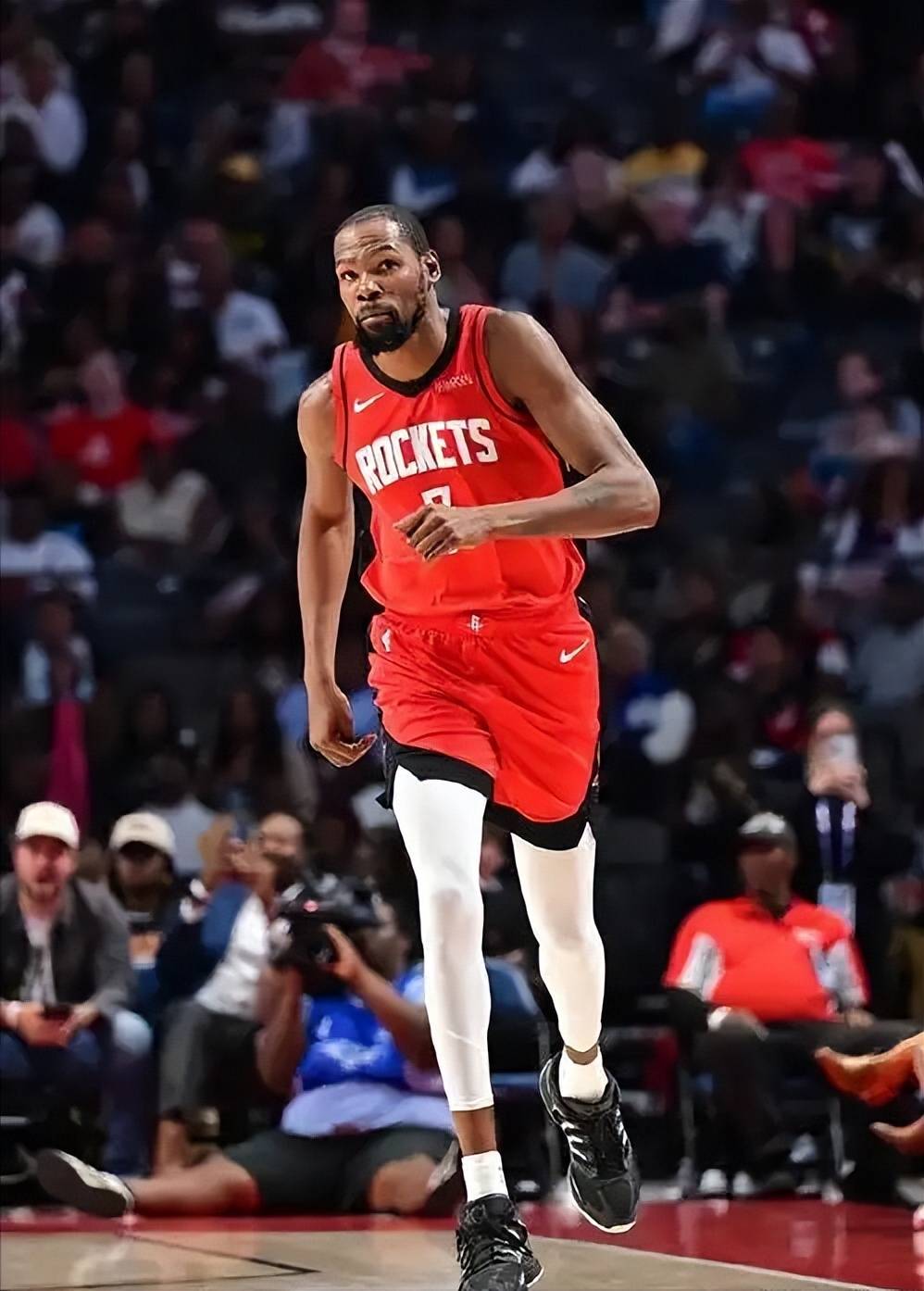 62+15+8！回来了！回来了！1亿啊！76人等了2年，终于等到了（62+15+8统治级回归！1亿值回票价，76人两年等待终于兑现）