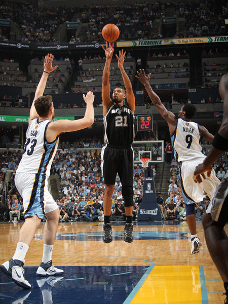 梅开二度，弗格森成为第3位代表意大利球队欧战进球的爱尔兰人（弗格森独中两元，成第三位在欧战为意大利俱乐部进球的爱尔兰球员）