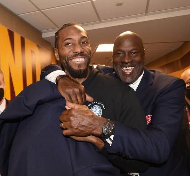 深入了解沙特？太阳报：萨拉赫和亨德森在伦敦秘密会面（太阳报：萨拉赫与亨德森伦敦密会，或为摸底沙特）